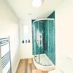 Comfy 5 Bdr Contractor Haven With Free Parking & Wifi Leeds (West Yorkshire)