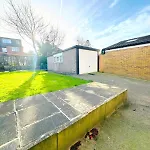 Comfy 5 Bdr Contractor Haven With Free Parking & Wifi *