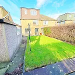 Comfy 5 Bdr Contractor Haven With Free Parking & Wifi * Leeds (West Yorkshire)