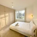 Comfy 5 Bdr Contractor Haven With Free Parking & Wifi * Leeds (West Yorkshire)
