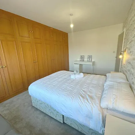 Сasa de vacaciones Comfy 5 Bdr Contractor Haven With Free Parking & Wifi Leeds (West Yorkshire)