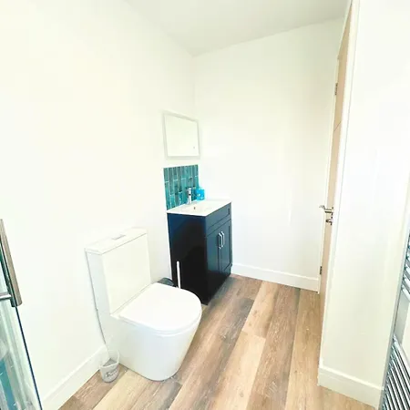 Comfy 5 Bdr Contractor Haven With Free Parking & Wifi Сasa de vacaciones *