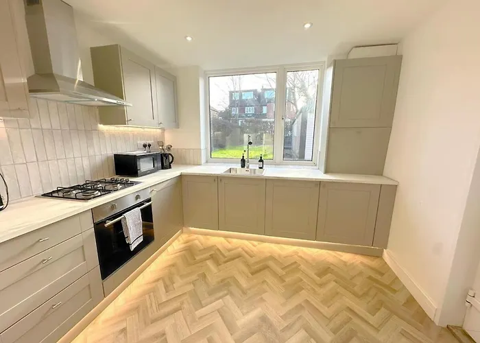 Comfy 5 Bdr Contractor Haven With Free Parking & Wifi Сasa de vacaciones