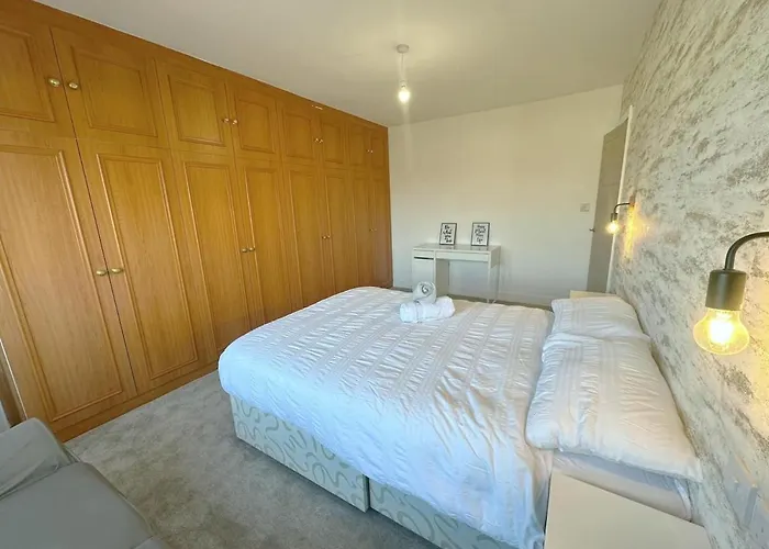 Сasa de vacaciones Comfy 5 Bdr Contractor Haven With Free Parking & Wifi Leeds (West Yorkshire)