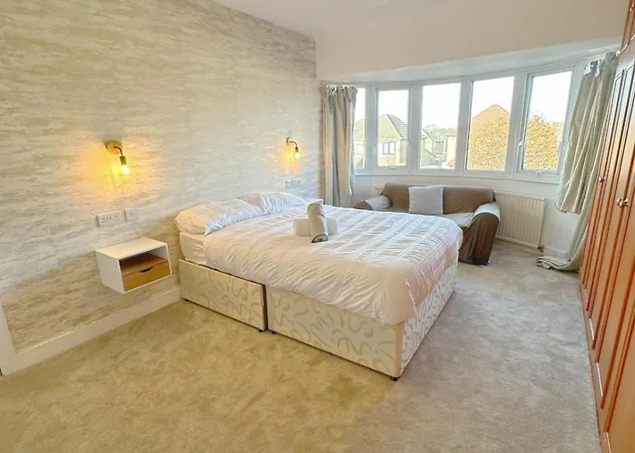 Comfy 5 Bdr Contractor Haven With Free Parking & Wifi Сasa de vacaciones