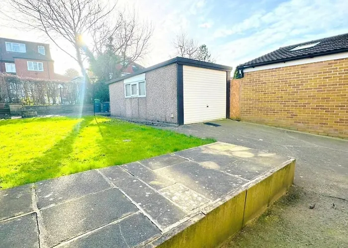 Comfy 5 Bdr Contractor Haven With Free Parking & Wifi *