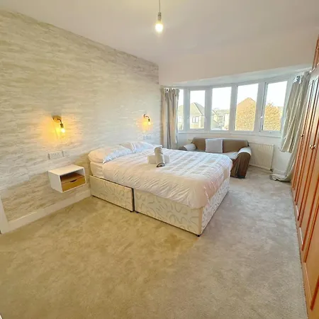 Comfy 5 Bdr Contractor Haven With Free Parking & Wifi Casa de Férias